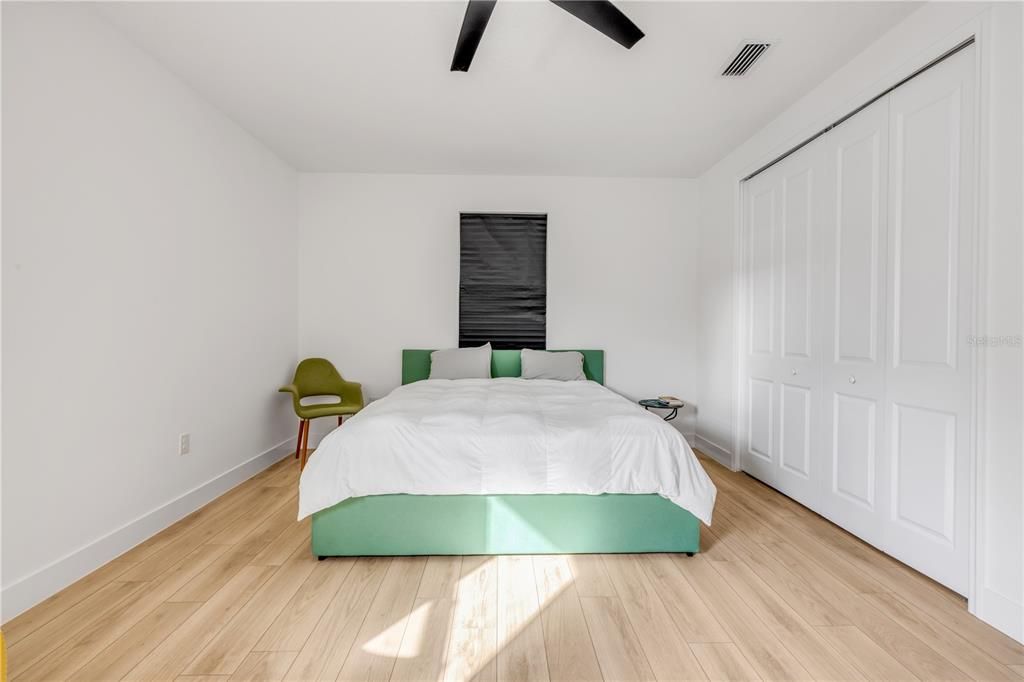 出租: $5,000 (3 贝兹, 2 浴室, 1963 平方英尺)