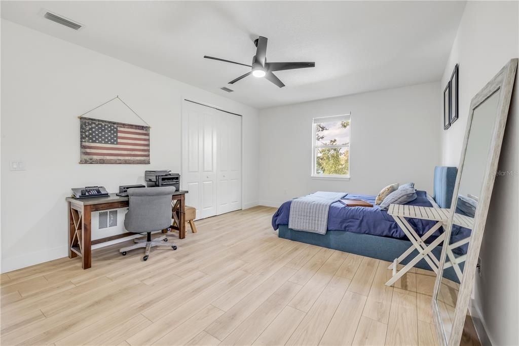 出租: $5,000 (3 贝兹, 2 浴室, 1963 平方英尺)