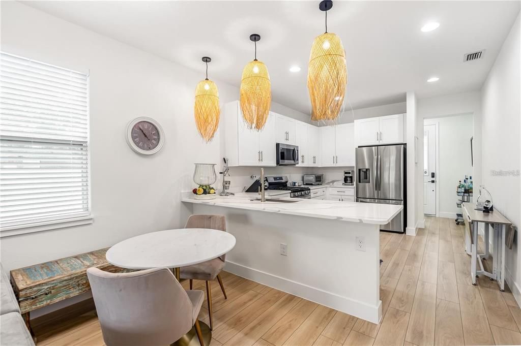 出租: $5,000 (3 贝兹, 2 浴室, 1963 平方英尺)