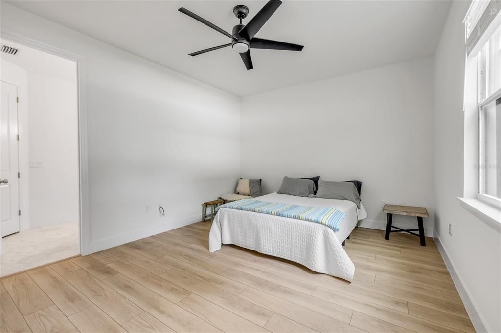 出租: $5,000 (3 贝兹, 2 浴室, 1963 平方英尺)