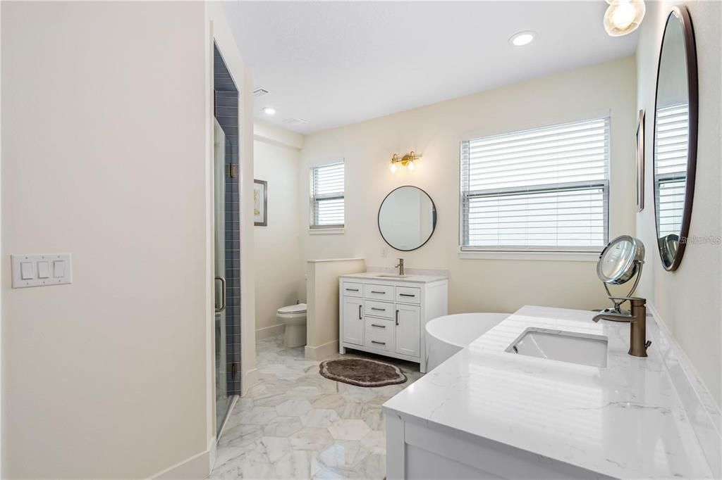 出租: $5,000 (3 贝兹, 2 浴室, 1963 平方英尺)