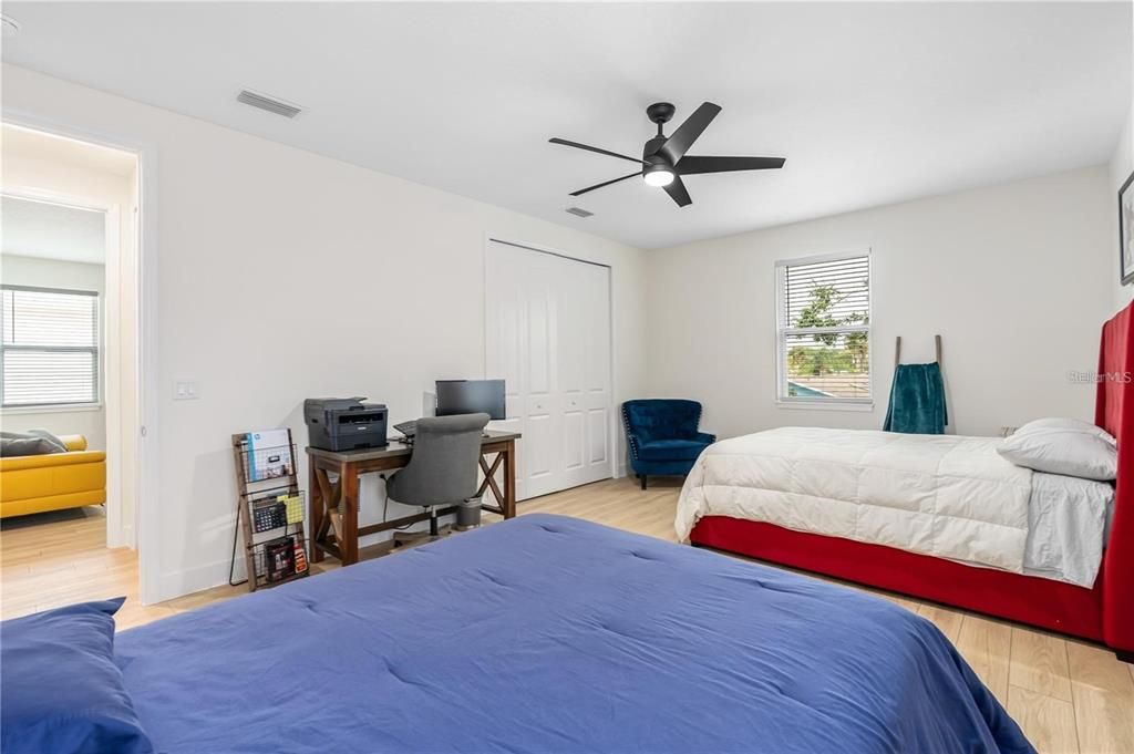 出租: $5,000 (3 贝兹, 2 浴室, 1963 平方英尺)