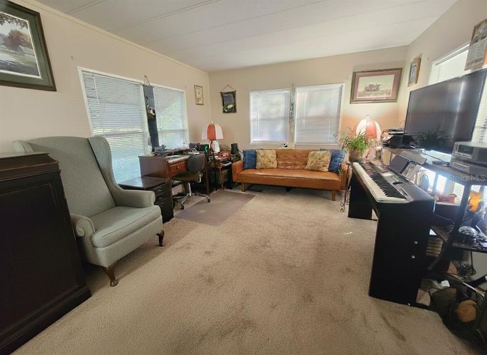 На продажу: $68,999 (1 спален, 1 ванн, 616 Квадратных фут)