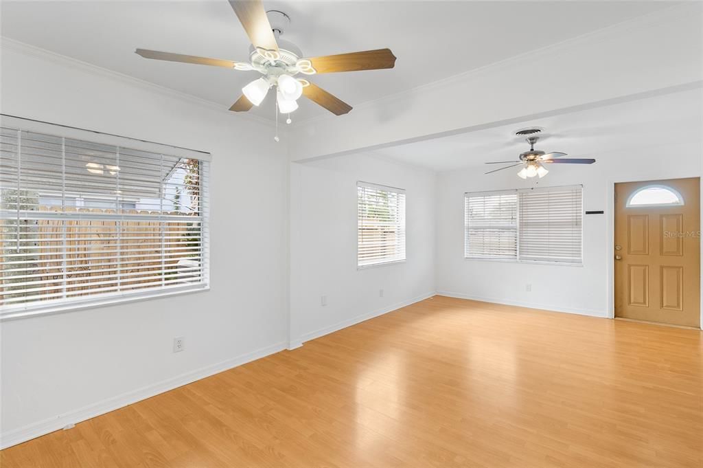 出租: $2,200 (3 贝兹, 1 浴室, 1122 平方英尺)