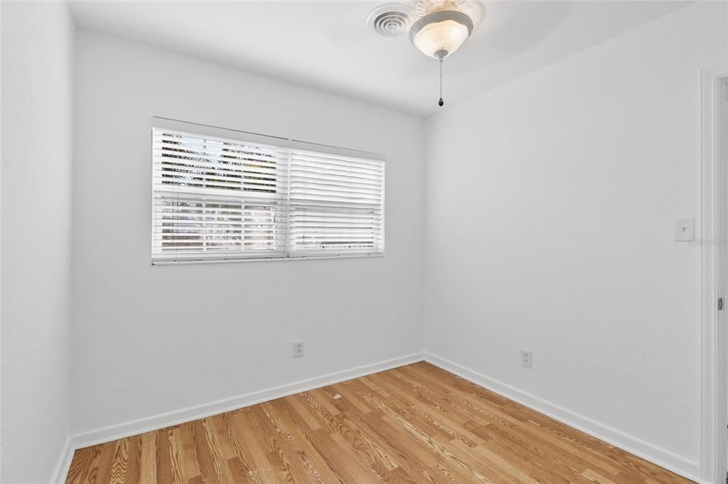 出租: $2,200 (3 贝兹, 1 浴室, 1122 平方英尺)