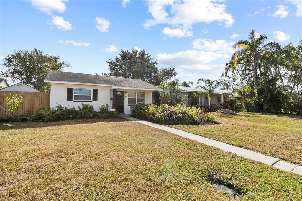 出租: $2,200 (3 贝兹, 1 浴室, 1122 平方英尺)