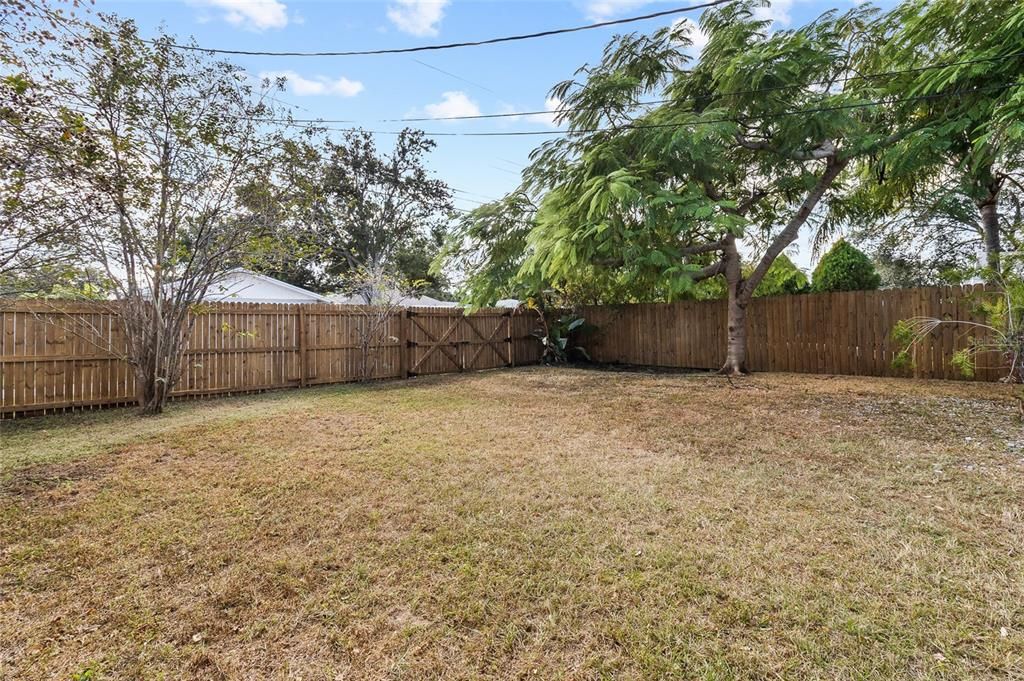 出租: $2,200 (3 贝兹, 1 浴室, 1122 平方英尺)