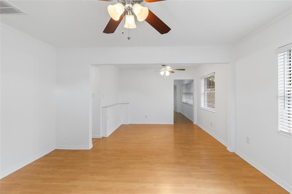 出租: $2,200 (3 贝兹, 1 浴室, 1122 平方英尺)