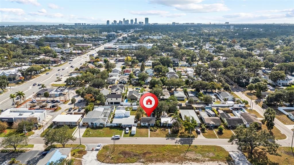 出租: $2,200 (3 贝兹, 1 浴室, 1122 平方英尺)