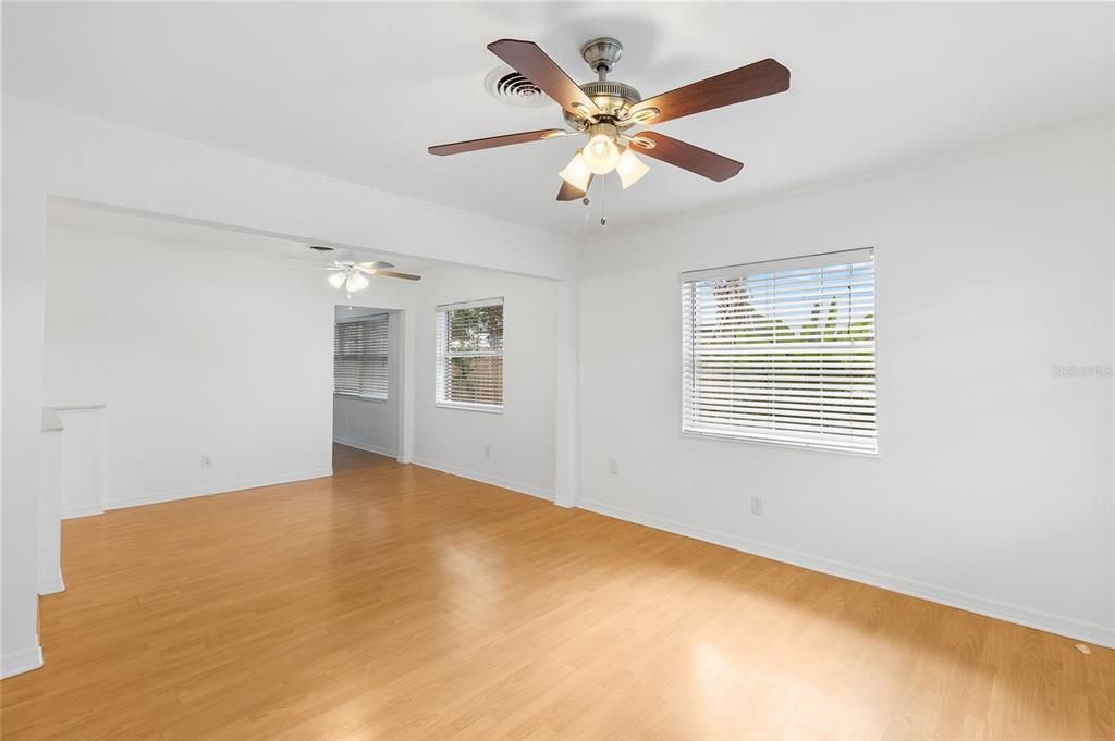 出租: $2,200 (3 贝兹, 1 浴室, 1122 平方英尺)