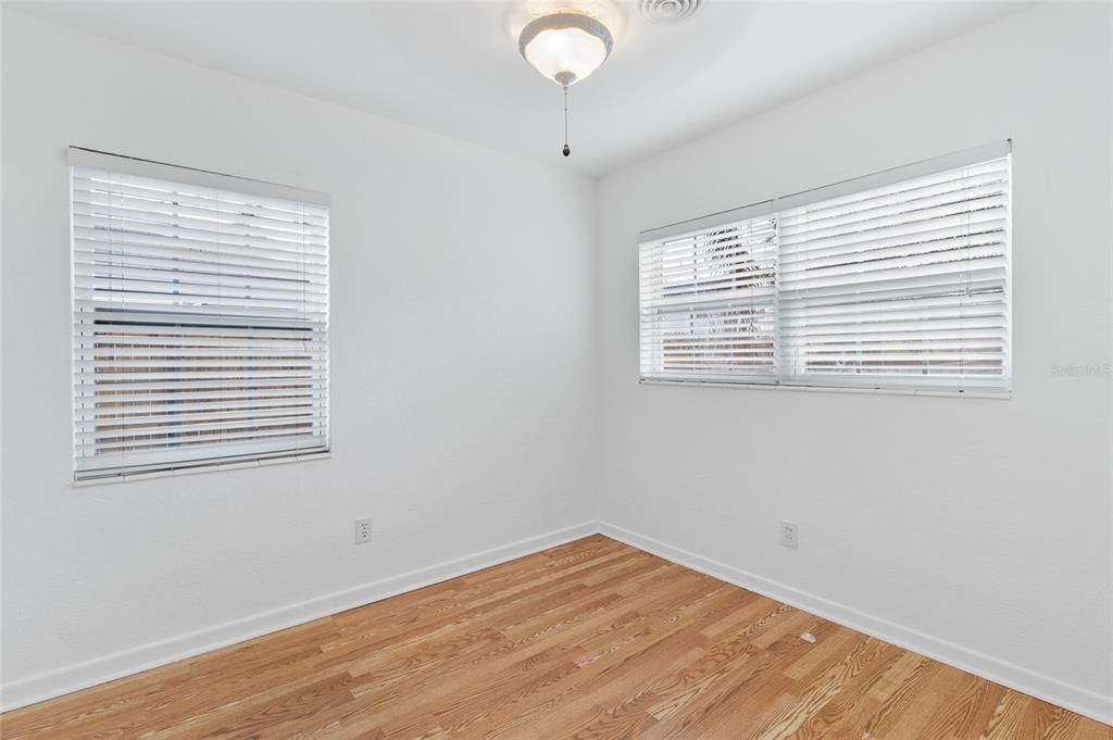 出租: $2,200 (3 贝兹, 1 浴室, 1122 平方英尺)