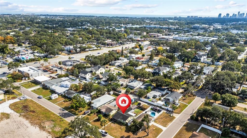 出租: $2,200 (3 贝兹, 1 浴室, 1122 平方英尺)