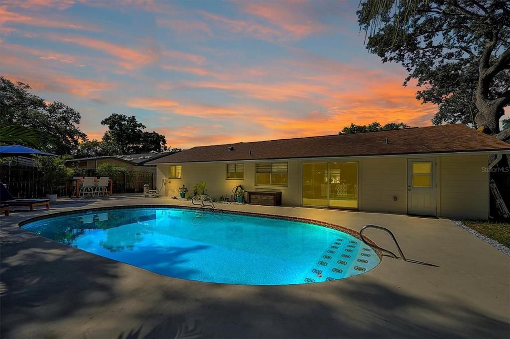 For Sale: $515,000 (4 beds, 2 baths, 1845 Square Feet)