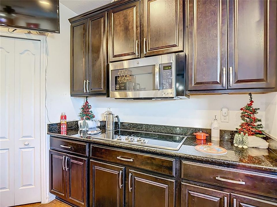 For Sale: $419,990 (5 beds, 4 baths, 3040 Square Feet)