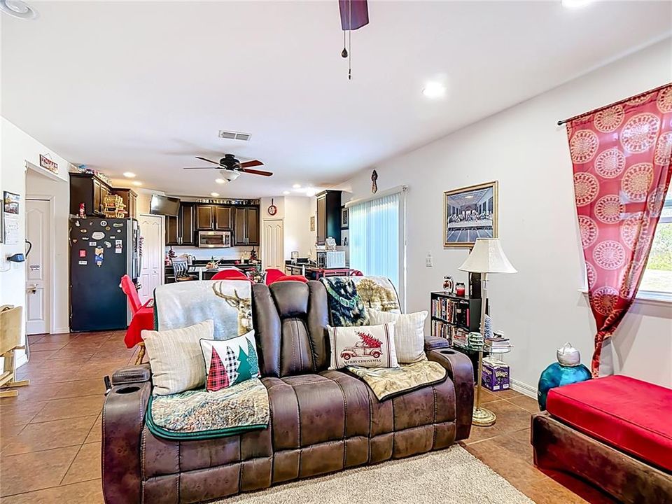 For Sale: $419,990 (5 beds, 4 baths, 3040 Square Feet)