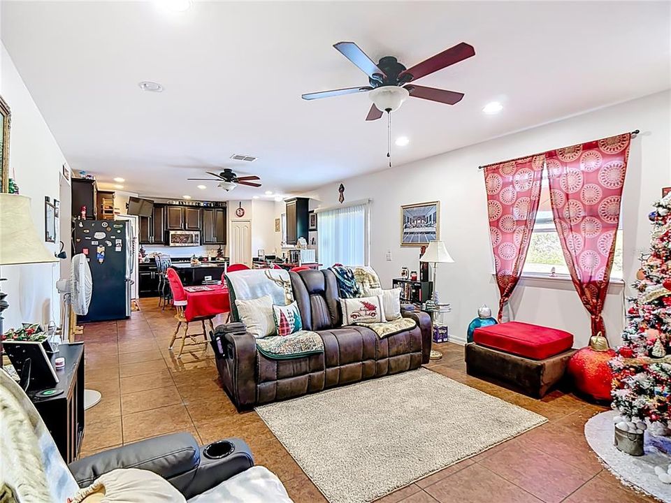 For Sale: $419,990 (5 beds, 4 baths, 3040 Square Feet)