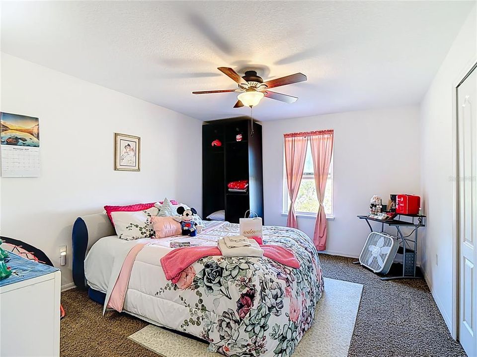 For Sale: $419,990 (5 beds, 4 baths, 3040 Square Feet)