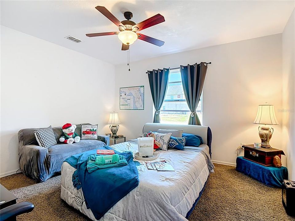 For Sale: $419,990 (5 beds, 4 baths, 3040 Square Feet)