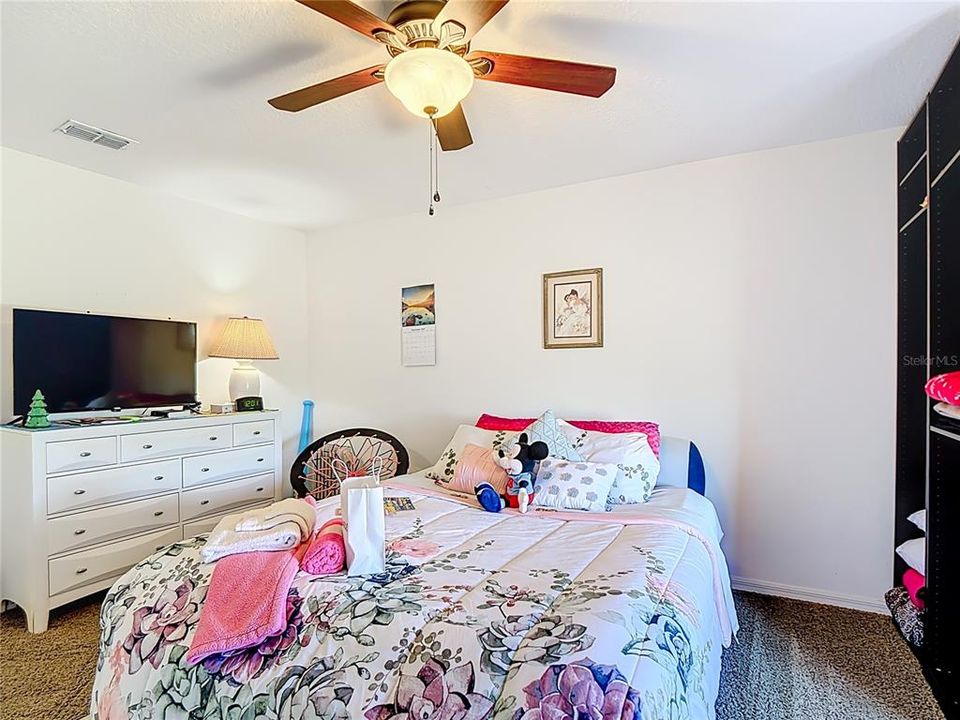 For Sale: $419,990 (5 beds, 4 baths, 3040 Square Feet)