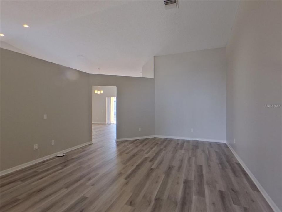 For Rent: $2,069 (3 beds, 2 baths, 1629 Square Feet)