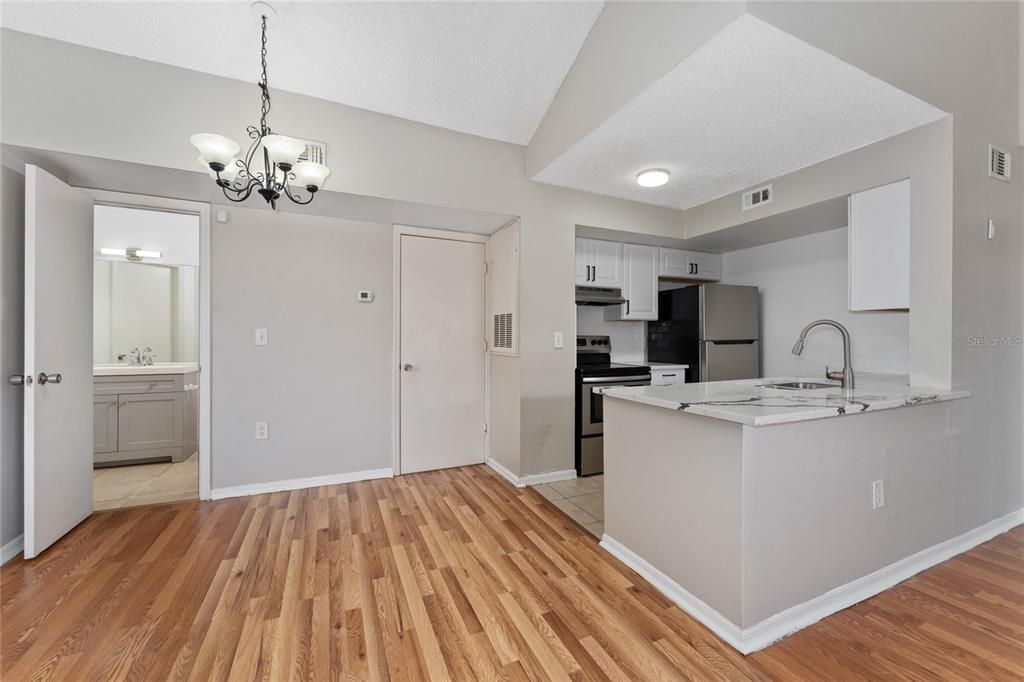 For Rent: $1,500 (2 beds, 2 baths, 932 Square Feet)