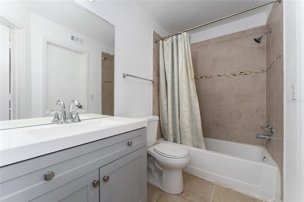 For Rent: $1,500 (2 beds, 2 baths, 932 Square Feet)