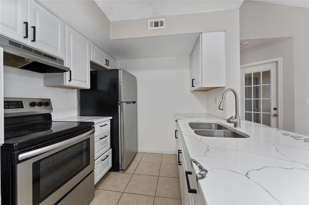 For Rent: $1,500 (2 beds, 2 baths, 932 Square Feet)
