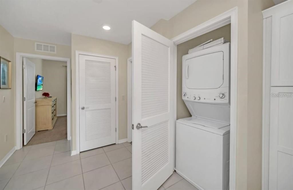 For Sale: $346,000 (3 beds, 2 baths, 1329 Square Feet)