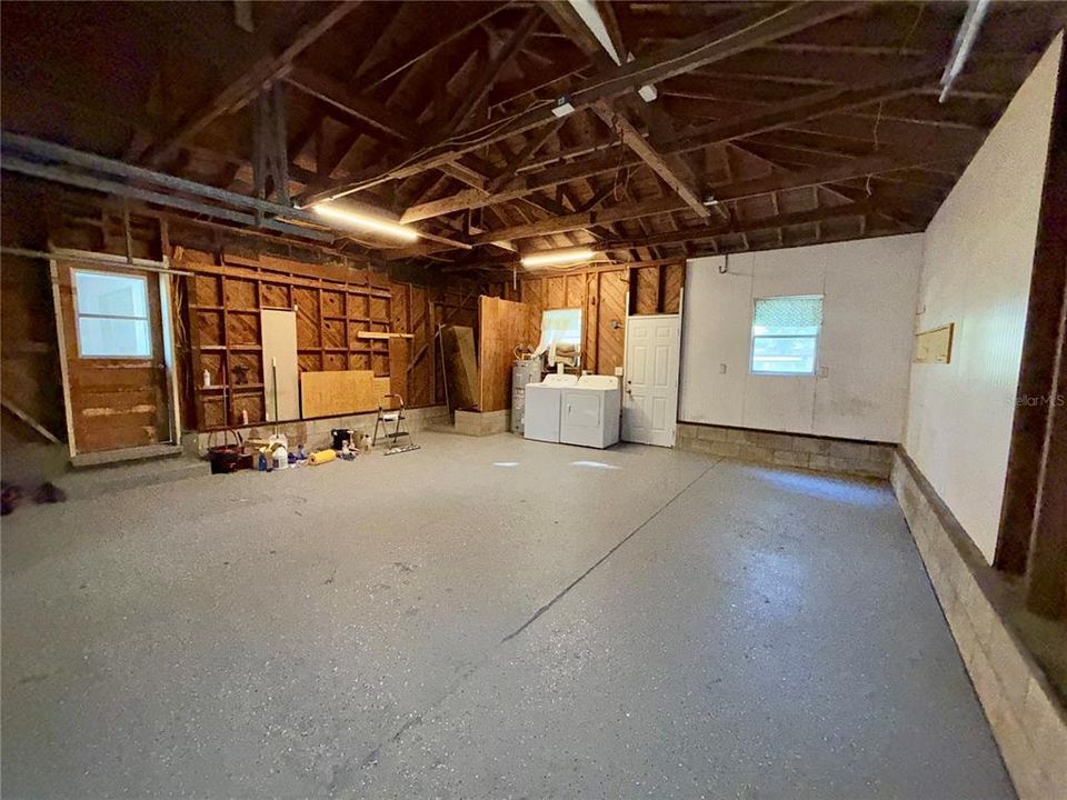 For Sale: $265,000 (3 beds, 2 baths, 1569 Square Feet)