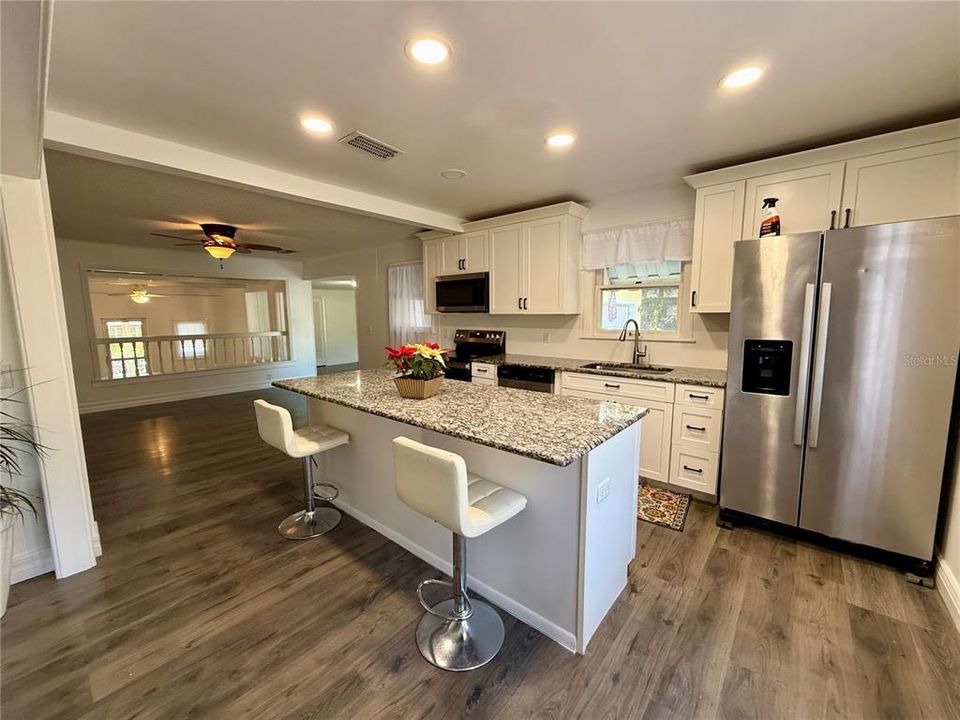 For Sale: $265,000 (3 beds, 2 baths, 1569 Square Feet)