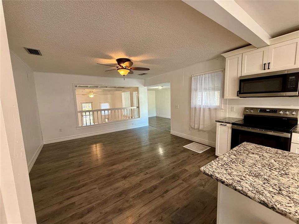 For Sale: $265,000 (3 beds, 2 baths, 1569 Square Feet)