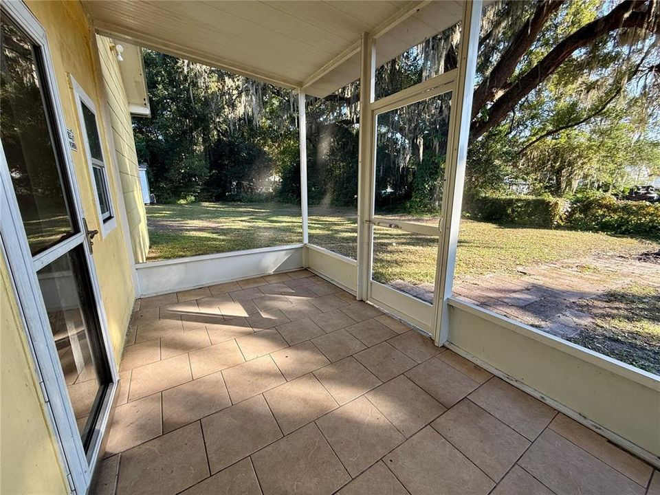 For Sale: $265,000 (3 beds, 2 baths, 1569 Square Feet)