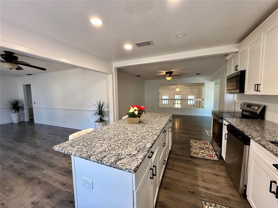 For Sale: $265,000 (3 beds, 2 baths, 1569 Square Feet)