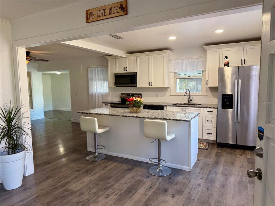 For Sale: $265,000 (3 beds, 2 baths, 1569 Square Feet)