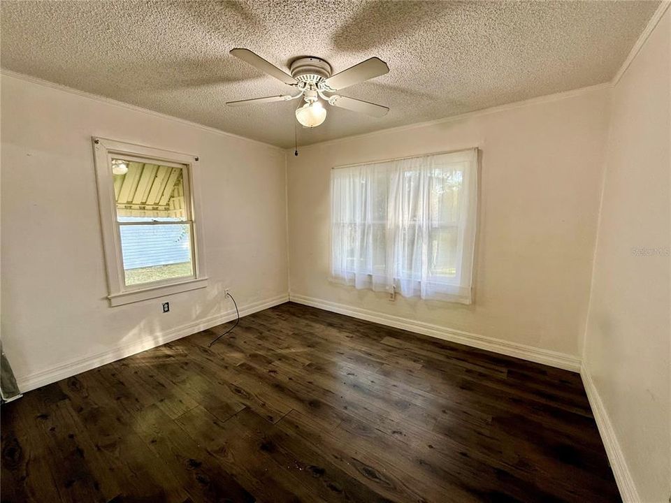 For Sale: $265,000 (3 beds, 2 baths, 1569 Square Feet)