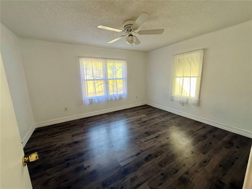 For Sale: $265,000 (3 beds, 2 baths, 1569 Square Feet)