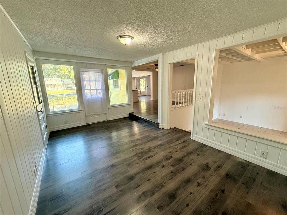 For Sale: $265,000 (3 beds, 2 baths, 1569 Square Feet)