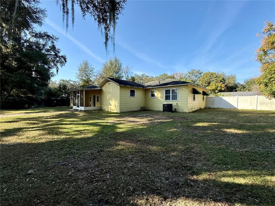 For Sale: $265,000 (3 beds, 2 baths, 1569 Square Feet)