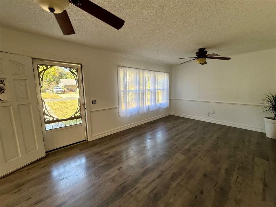 For Sale: $265,000 (3 beds, 2 baths, 1569 Square Feet)