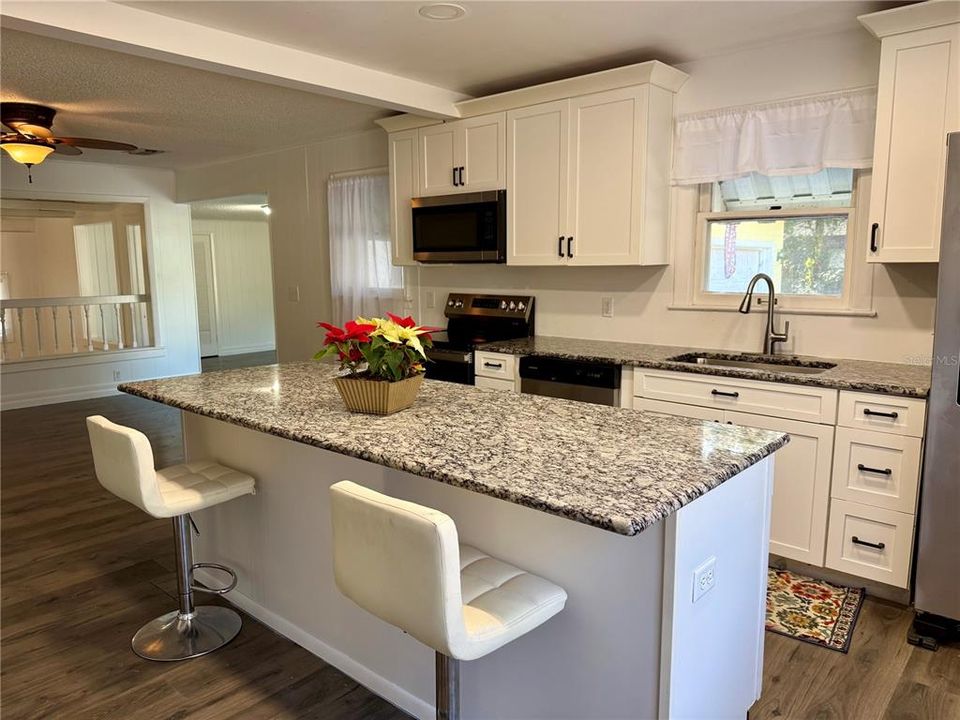 For Sale: $265,000 (3 beds, 2 baths, 1569 Square Feet)