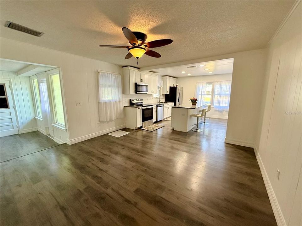 For Sale: $265,000 (3 beds, 2 baths, 1569 Square Feet)