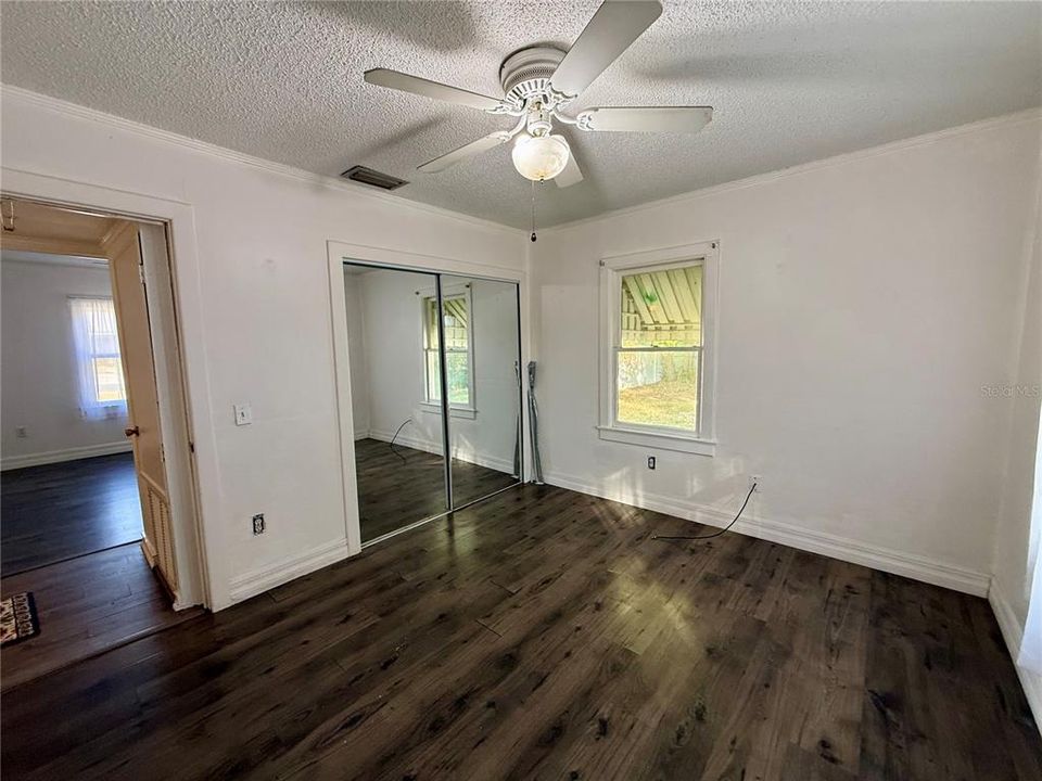 For Sale: $265,000 (3 beds, 2 baths, 1569 Square Feet)