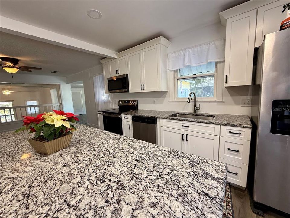 For Sale: $265,000 (3 beds, 2 baths, 1569 Square Feet)