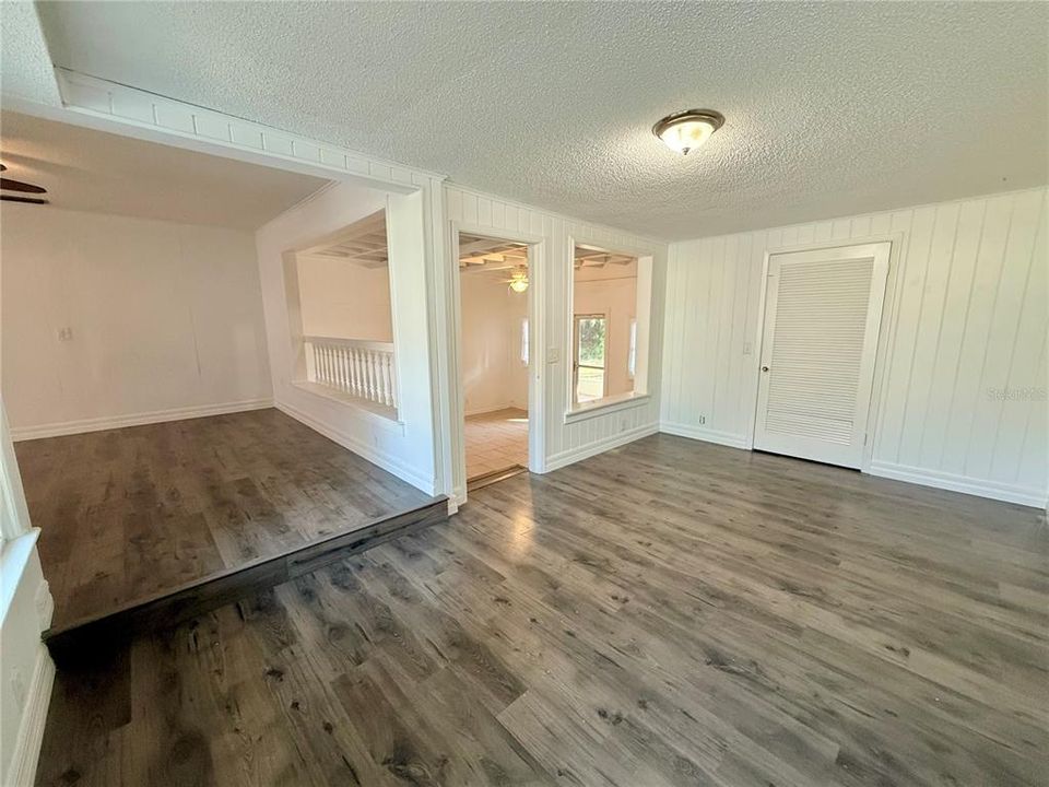 For Sale: $265,000 (3 beds, 2 baths, 1569 Square Feet)