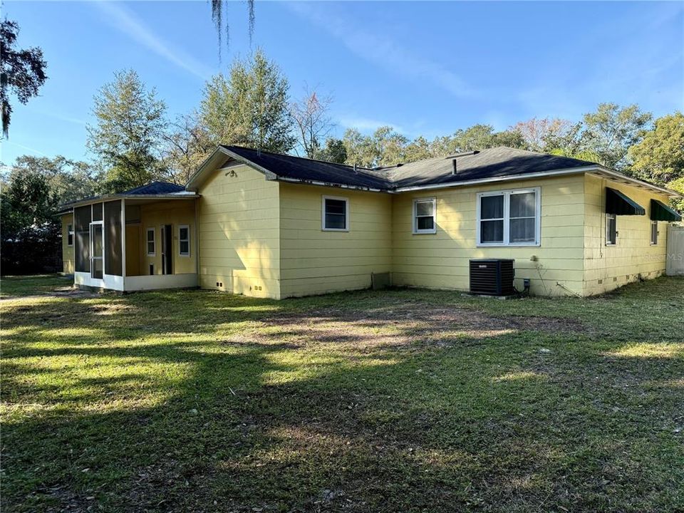 For Sale: $265,000 (3 beds, 2 baths, 1569 Square Feet)