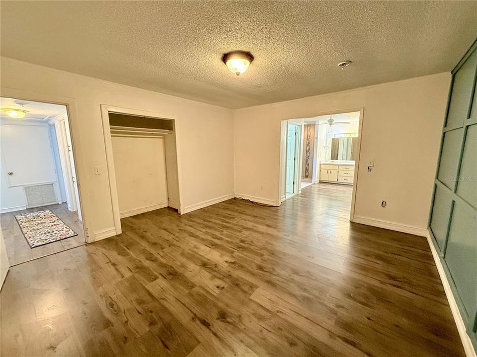 For Sale: $265,000 (3 beds, 2 baths, 1569 Square Feet)