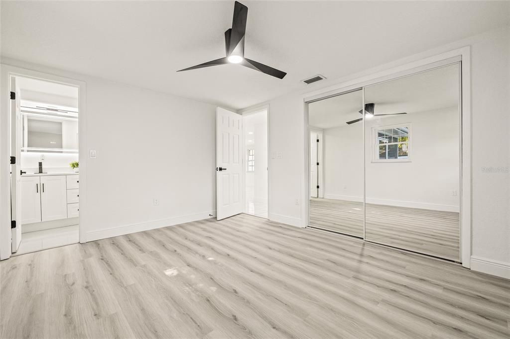 合同活跃: $300,000 (3 贝兹, 2 浴室, 1340 平方英尺)