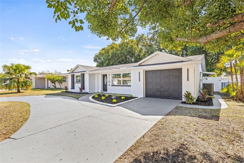 合同活跃: $300,000 (3 贝兹, 2 浴室, 1340 平方英尺)