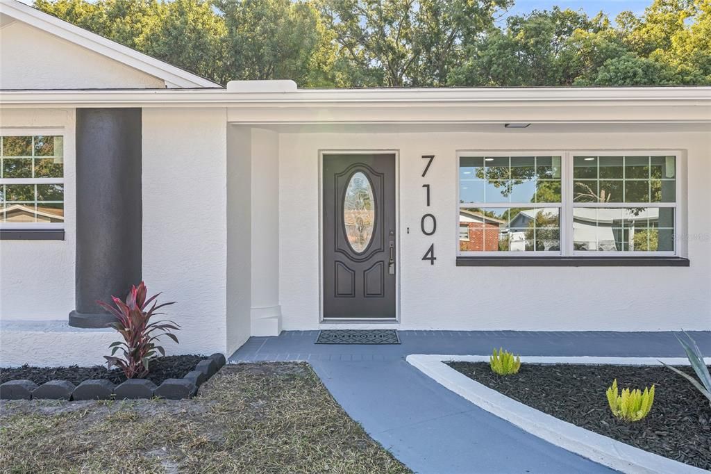 合同活跃: $300,000 (3 贝兹, 2 浴室, 1340 平方英尺)