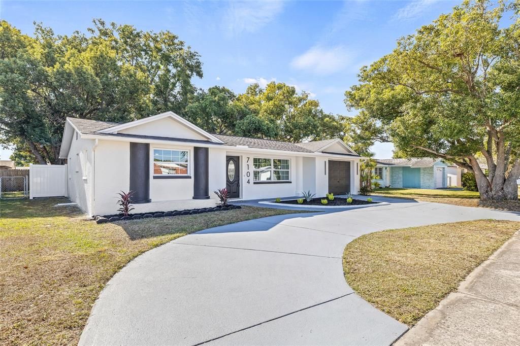 合同活跃: $300,000 (3 贝兹, 2 浴室, 1340 平方英尺)